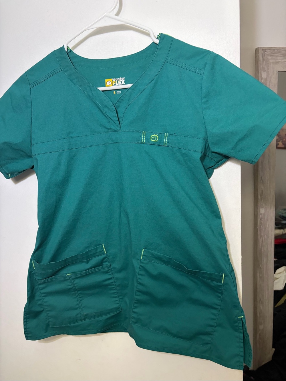 Women’s Wink wonder flex scrub set green small